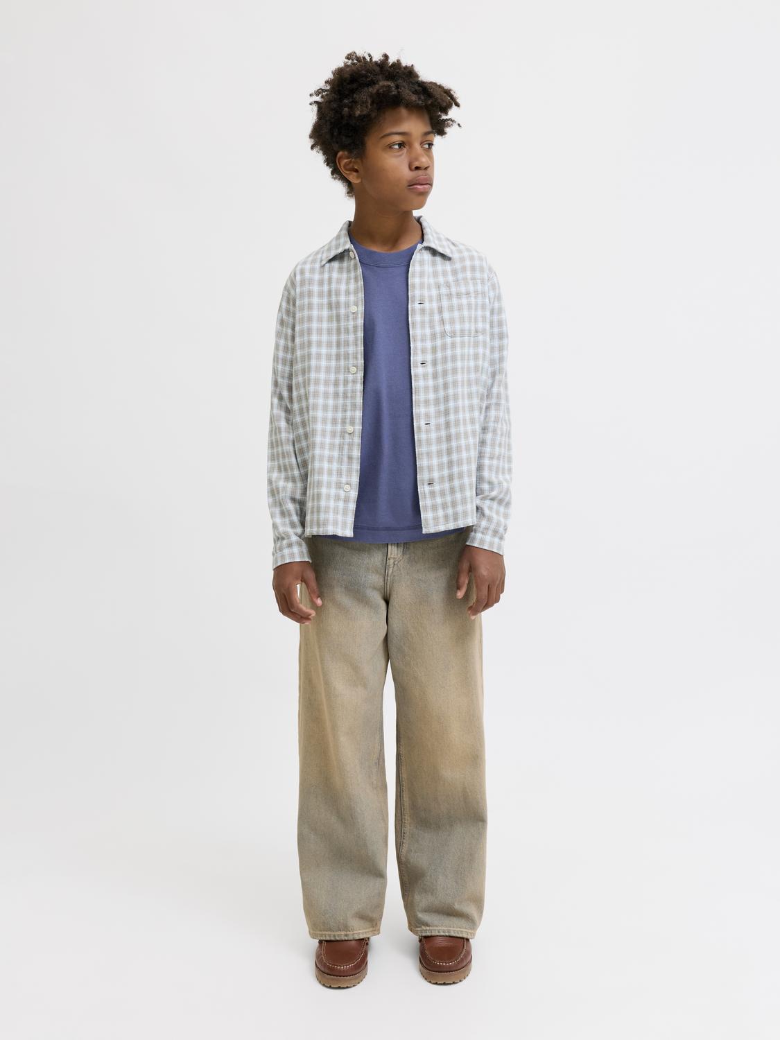 model_shot-front_full
